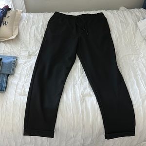 Men’s black cropped black pant! Size medium… never worn!